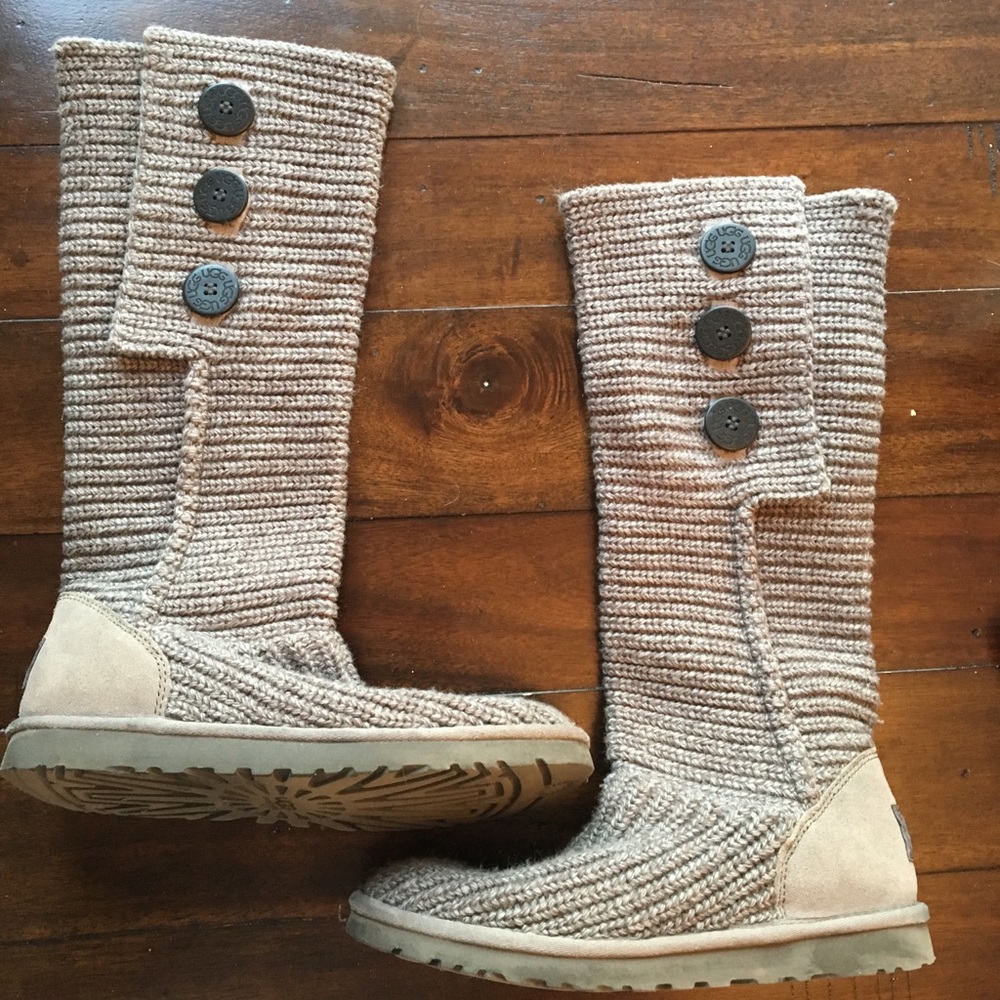 UGG classic Cardy button boot, grey